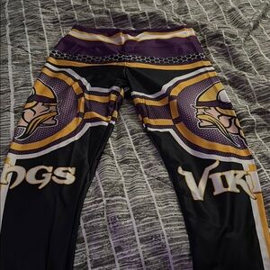 Minnesota Vikings Black and Purple Skull Graphic Leggings